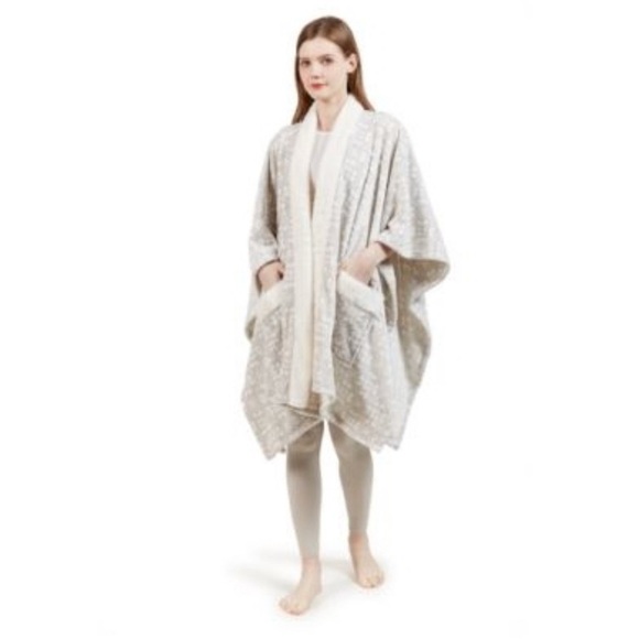 Charter club wrap NWT Last picture shows how it fits. Color Gray Plaid. - Picture 3 of 3